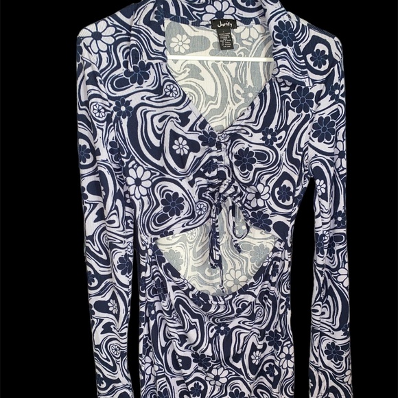 Justify Dresses & Skirts - NWT Women's Justify Long Sleeve Stretch Dress Purple Daisy Blue Floral